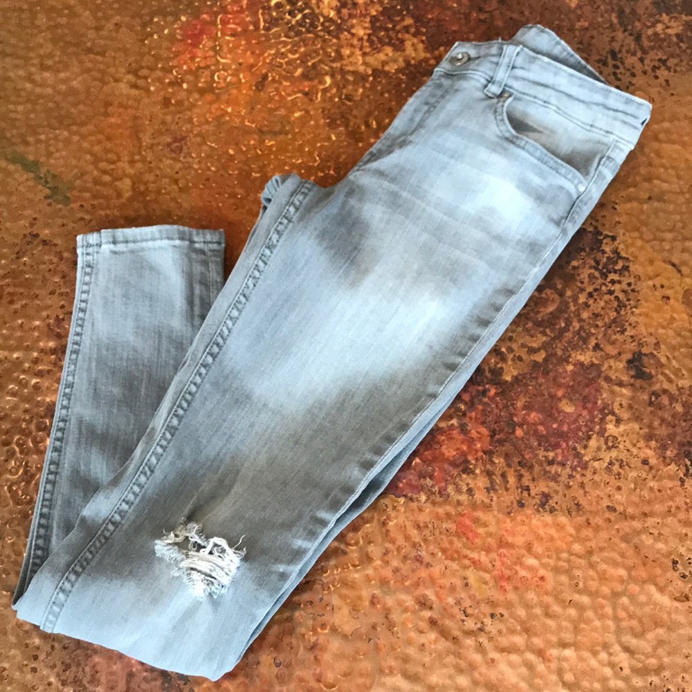 {H&M} Gray Mid-Rise Skinny Jeans. Size 10. EUC.